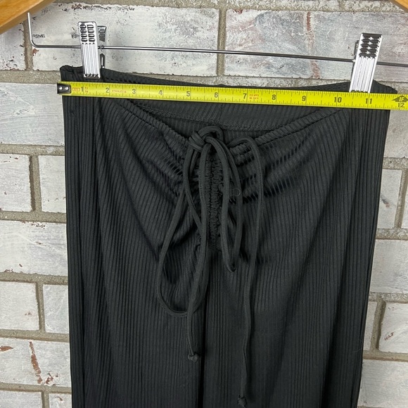 Black Two-Piece - Picture 4 of 9